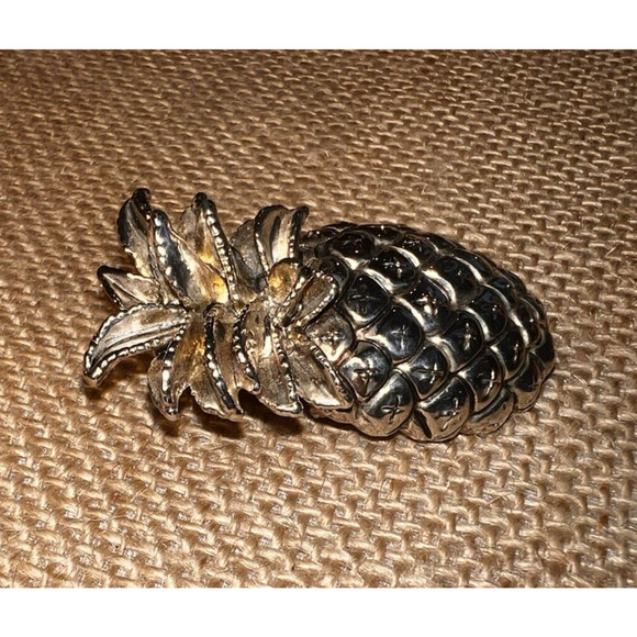 Pineapple Silver Tone w/ Gold Tinged Top Pendant / Pin Vintage - Picture 3 of 11